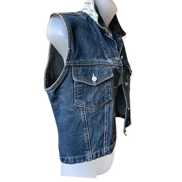 Bugs Bunny Sleeveless Denim Jacket, Size M - Blue Jeans - Picture 4 of 8